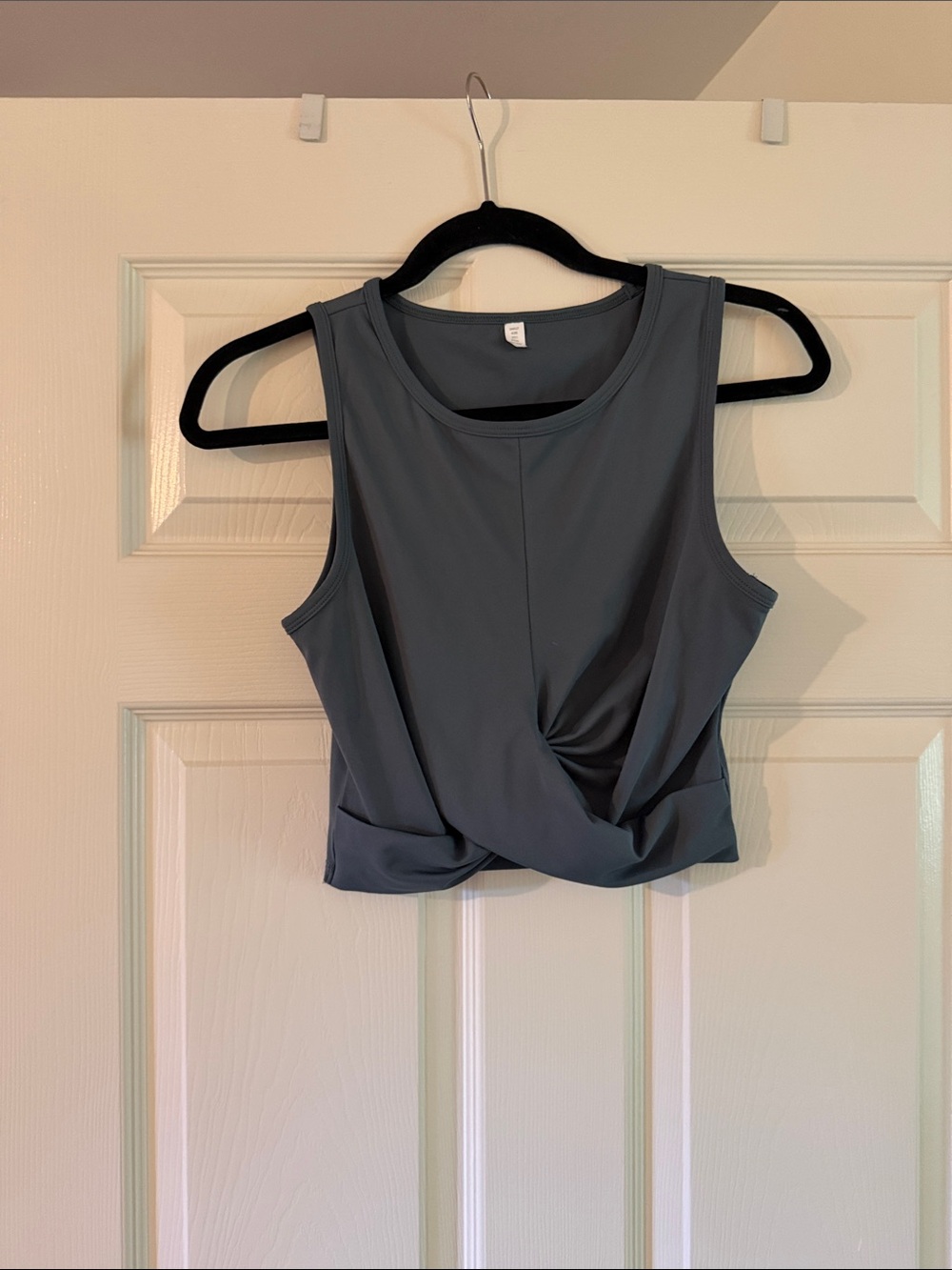 Sleeveless Twist-Front Active Tank Top - Slate Gray / Olive Green